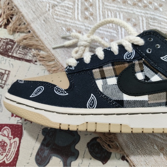 Nike SB Dunk Bandana Pattern Plaid Panel Sneakers - Picture 5 of 12